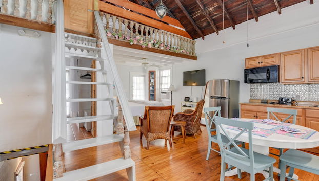 New Coastal Rose - Bright Loft With High Ceilings - Foto 2, Habitación