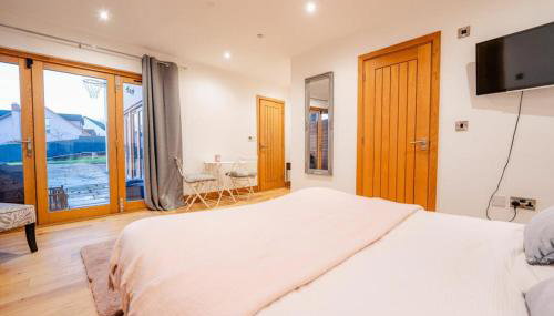 Highview House, Llandevaud - Foto 3