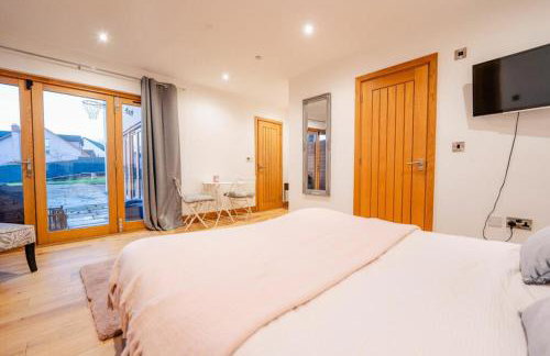 Highview House, Llandevaud - Foto 3