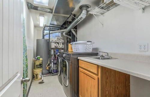 Family Oasis Offices Home Gym Fenced Yard - Foto 42