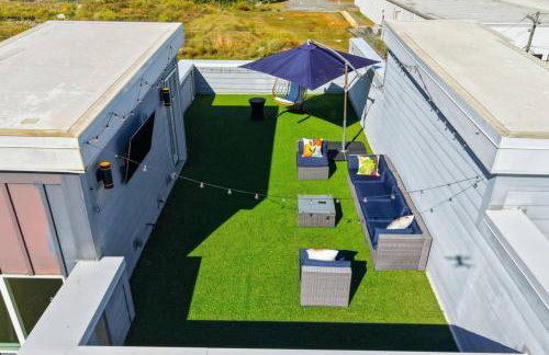 Modern 4-Story 3-BR Townhome with Rooftop Lounge - Foto 2