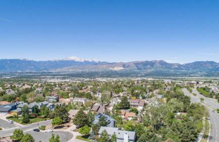 Deep Blue Spacious Escape w Hot Tub & Playground - Foto 70