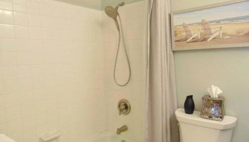 Q4 Professionally decorated upstairs beautiful soothing colors close to back pool - Foto 3