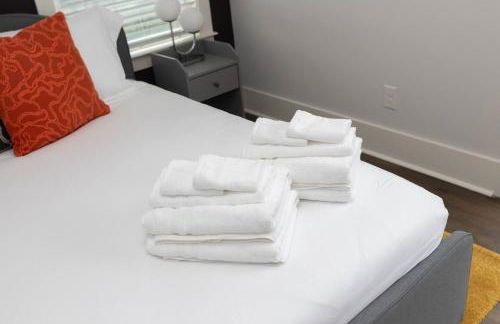 Birdsong Bungalow - Hot Tub, Game Room, Fire Pit - Foto 39