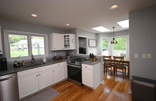 Country Home with Hot Tub Fire Pit for 10 Guests - Foto 13