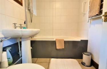 The Coach House - Photo 8