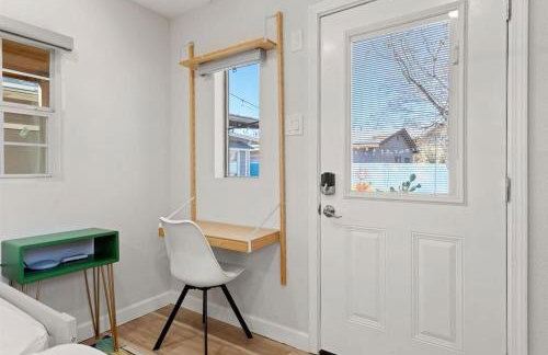 Gorgeous Home with Heated Pool In Downtown! - Foto 31