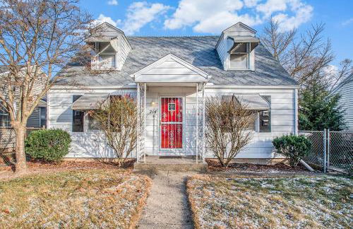 Tahanan - Cozy 4BD Near Downtown & UND - Gameroom - Foto 2