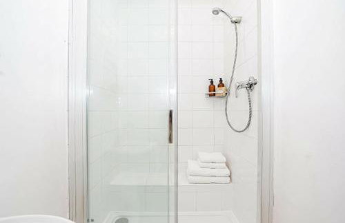 Modern 3 Bedroom Home with Parking in Southend - Foto 31