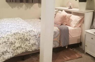 Central 2 bedroom unit with 3 beds and 3 large TVs - Photo 21