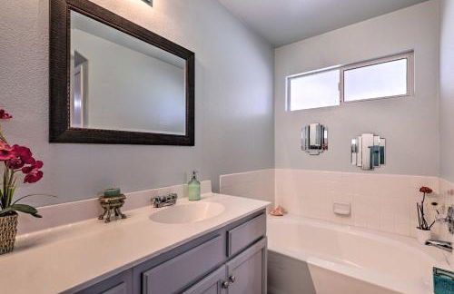 Henderson Home with Pool and Mountain, Strip Views! - Foto 16