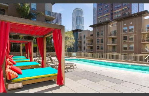 Cozy 2BR Apt in Downtown LA with Pool & Hot Tub - Foto 18