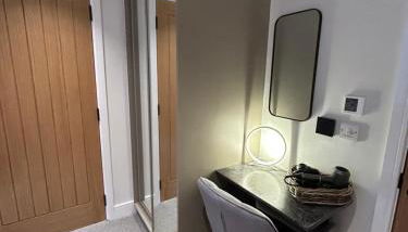 Rock Mill - Luxury 1 Bedroom Apartment 20 with Private Balcony - Foto 5, wardrobe