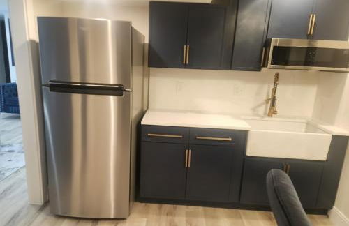 Shrewsbury King Suite | 100in TV + Shower - Foto 5