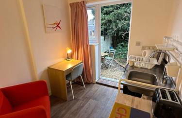 Garden Apartment with free Parking and EV - Foto 7