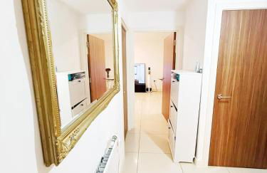 Modern 1 Bedroom Ensuite Huge Open Plan Living with Balcony 2 Bathroom - Foto 2