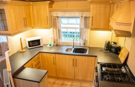 The Elms Static Caravan - Photo 3