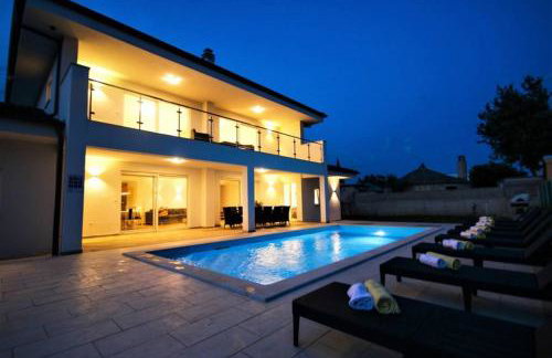 New Villa with Pool - Foto 24