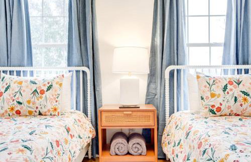 Stylish New 3BR 2.5BA Fire Pit Fence yard - Foto 38