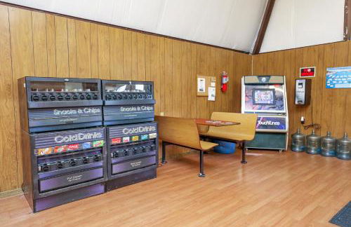 Spacious Home with Waterfront View-Welcome Pets - Foto 70