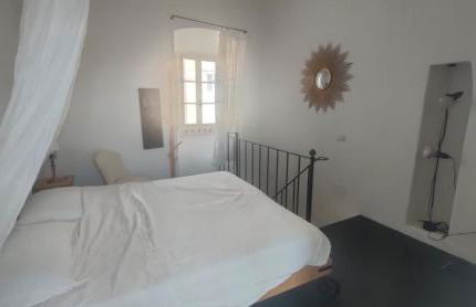 Luxury Apartment - Photo 18