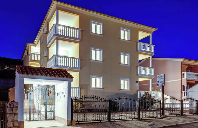 Luring Apartment in Dramalj with Hot Tub - Foto 1