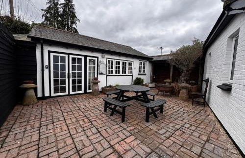 Holdfast Cottage in the heart of The New Forest - Photo 16