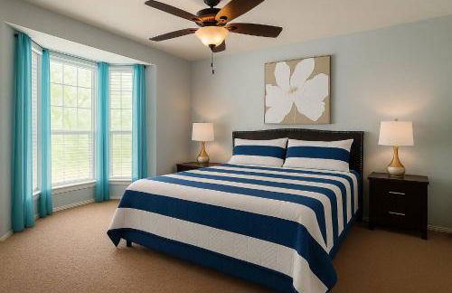 Newly updated 5BR/2.5BA w/pool sleep 16 ppl• - Photo 20