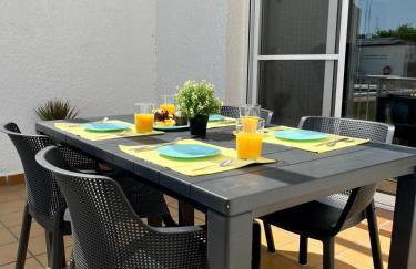 Apartment with a pool near the beach - Photo 20