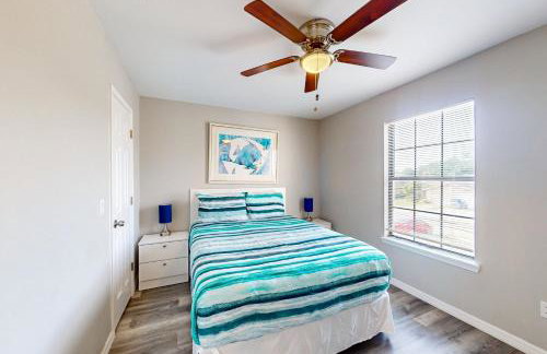 Cozy Spacious Home with Private Backyard and Patio, near shopping - Foto 14