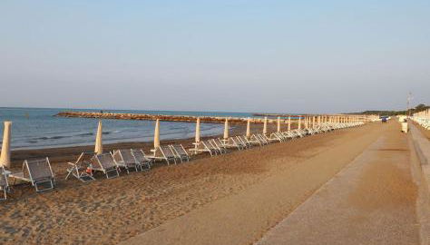 villetta con piscina a due passi dal mare - Foto 3