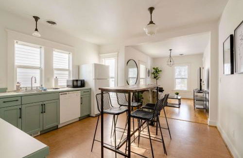 Hipster Vibe Apartment - Food Carts & Live Music - Photo 11