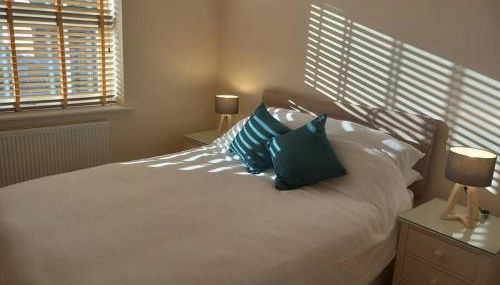 Spacious 2 double bed apartment - Free Parking - Central Beeston location - Foto 2