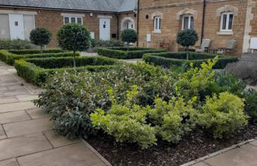 The Stables a Contractor Family 2 bed Town House in Central Melton Mowbray - Photo 3
