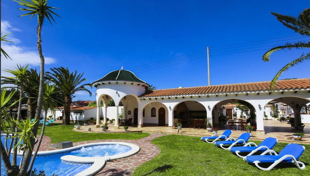 Villa Balneari Resort Casa Vacances Per Famílies Chalet Casa Rural - Photo 2, Primary image