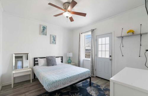 Oversized Family Beach Block Duplex with Game Room - Foto 18