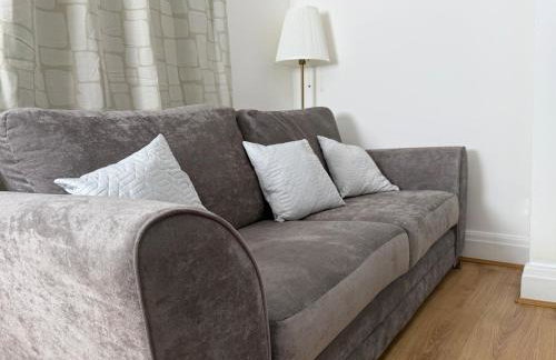 Spacious 3 Bed House Perfect for Contractors & Families with free Wi-fi and Parking - Foto 27