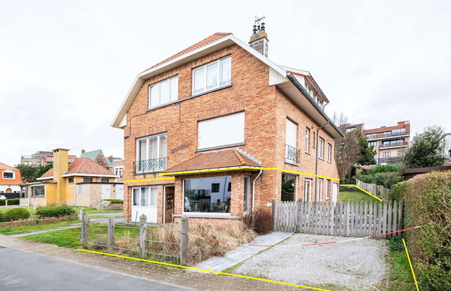 Apartment in Sint-idesbald Near the Beach - Photo 1