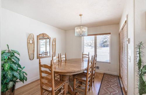 Year-Round Base with Balcony and Mtn Views in Driggs! - Foto 11