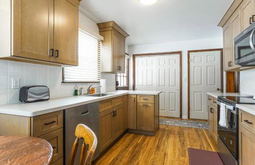 Stratford Family Home Near Forest and Historic Sites - Foto 9