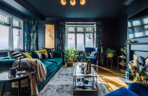 Unique 4 Bed Home in The Windsor Tapestries by Casa by Grace - Sleeps 7-9, Private Hot Tub Hire, Free Parking, Dog Friendly, Legoland, Windsor Castle - Foto 30