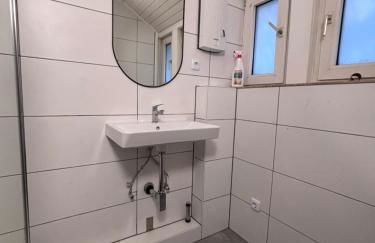 Komfortzimmer #5 für zwei Reisende mit 2 Betten, Gemeinschafts Bad und Küche - Foto 9