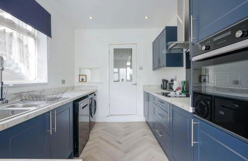 Newly Refurbished House - Close to Town Centre -Free Parking, Super-Fast Wifi, Smart TV with Netflix by Yoko Property - Photo 22