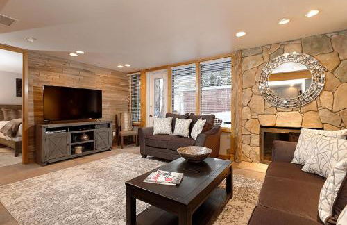 Fifth Avenue Unit 9, Cool, Contemporary Condo 2 Blocks from the Ski Slopes. Fireplace & Patio! - Foto 2