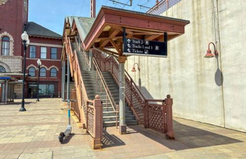 Luxury Stay Near NYC | Full Access to Amenities - Photo 7