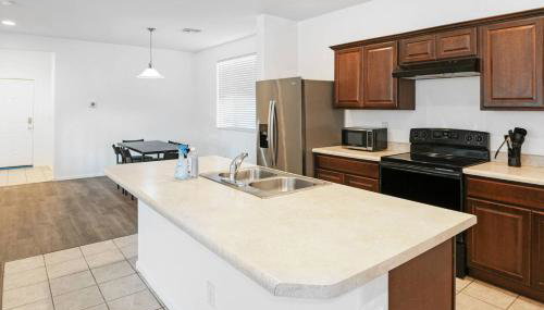 4 Bedroom Desert Oasis Large Yard Sleeps 8 - Foto 3