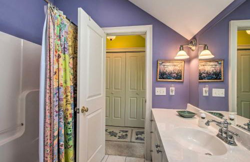 Traditional Marthas Vineyard Home with Porch and Yard - Foto 15