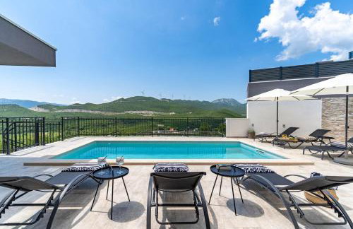 Villa Stella with 32 sqm private heated pool Jacuzzi Sauna Media room 3 bedrooms - Photo 5