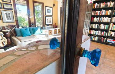 Künstlerhaus Finca Madreselva mit atemberaubenden Weitblick mit Infinitypool, kleinen Teichen und vielen Sitzplätzen in Tolox Malaga im Nationalpark Sierra de las Nieves, ideal für Entspannung, aber auch zum Wandern - Foto 74