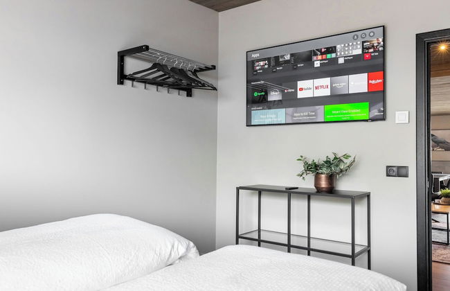 Pier Apartments - Photo 4